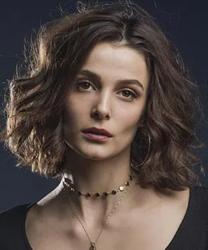 Бюшра Девели (Büsra Develi)