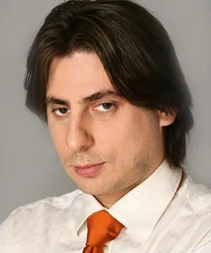 Роман Емельянов