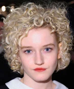 Джулия Гарнер (Julia Garner)