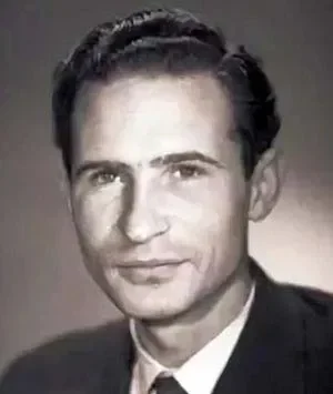 Евгений Карелов