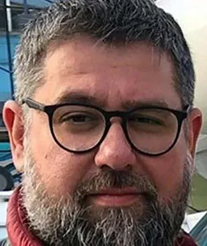 Карен Захаров